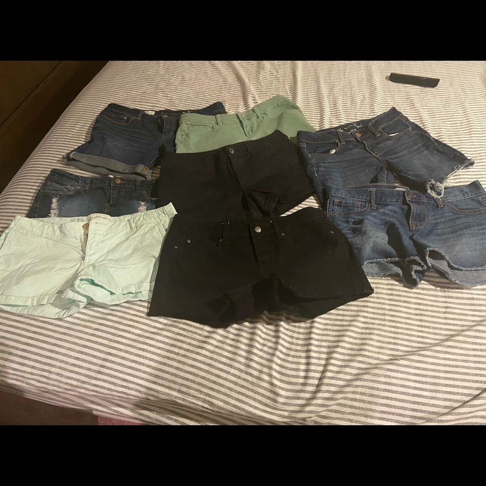 Lot of 8 shorts size 6.